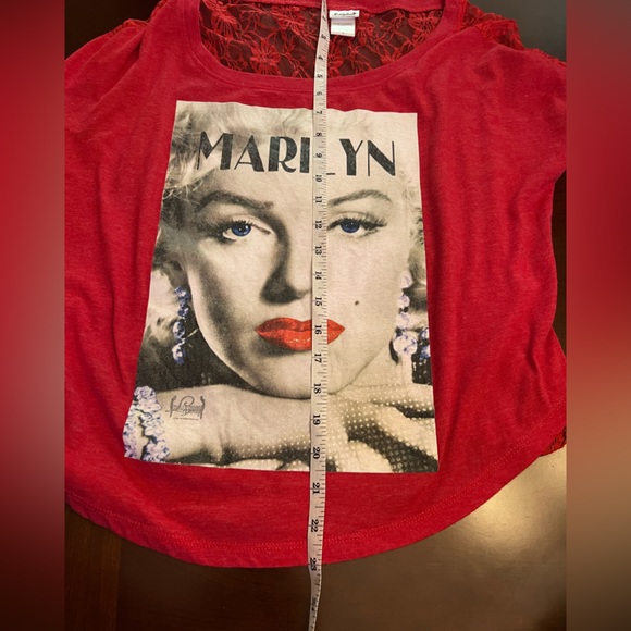 Hollywood Legend Marilyn Monroe red graphic women’s top solid front lace back Lg - Picture 5 of 8